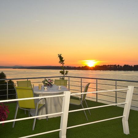 Apartments Villa Graf สเมเดเรโว ภายนอก รูปภาพ