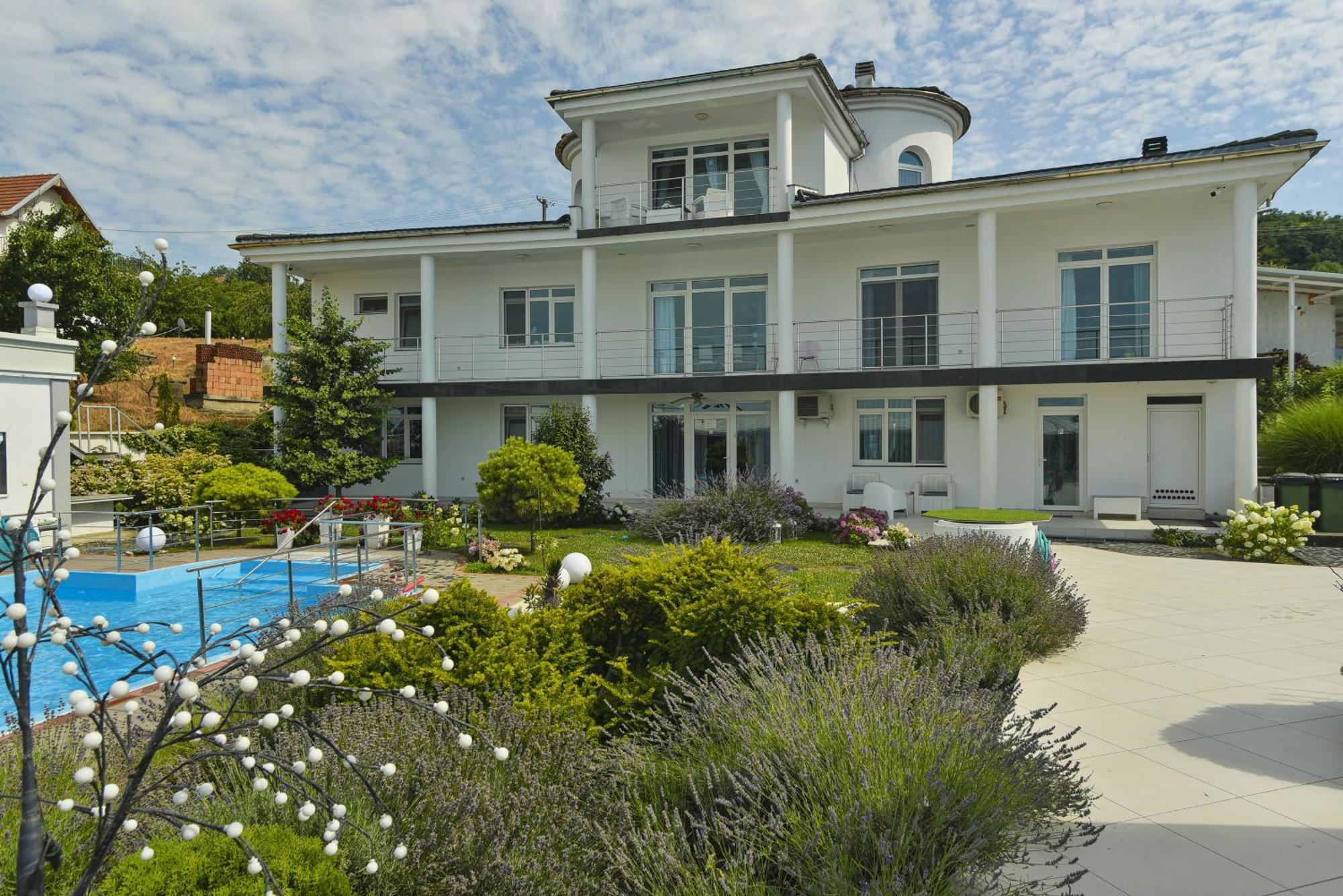 Apartments Villa Graf สเมเดเรโว ภายนอก รูปภาพ
