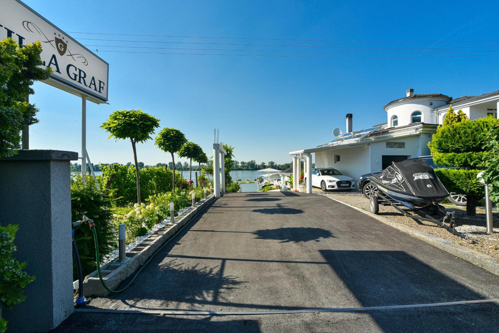 Apartments Villa Graf สเมเดเรโว ภายนอก รูปภาพ