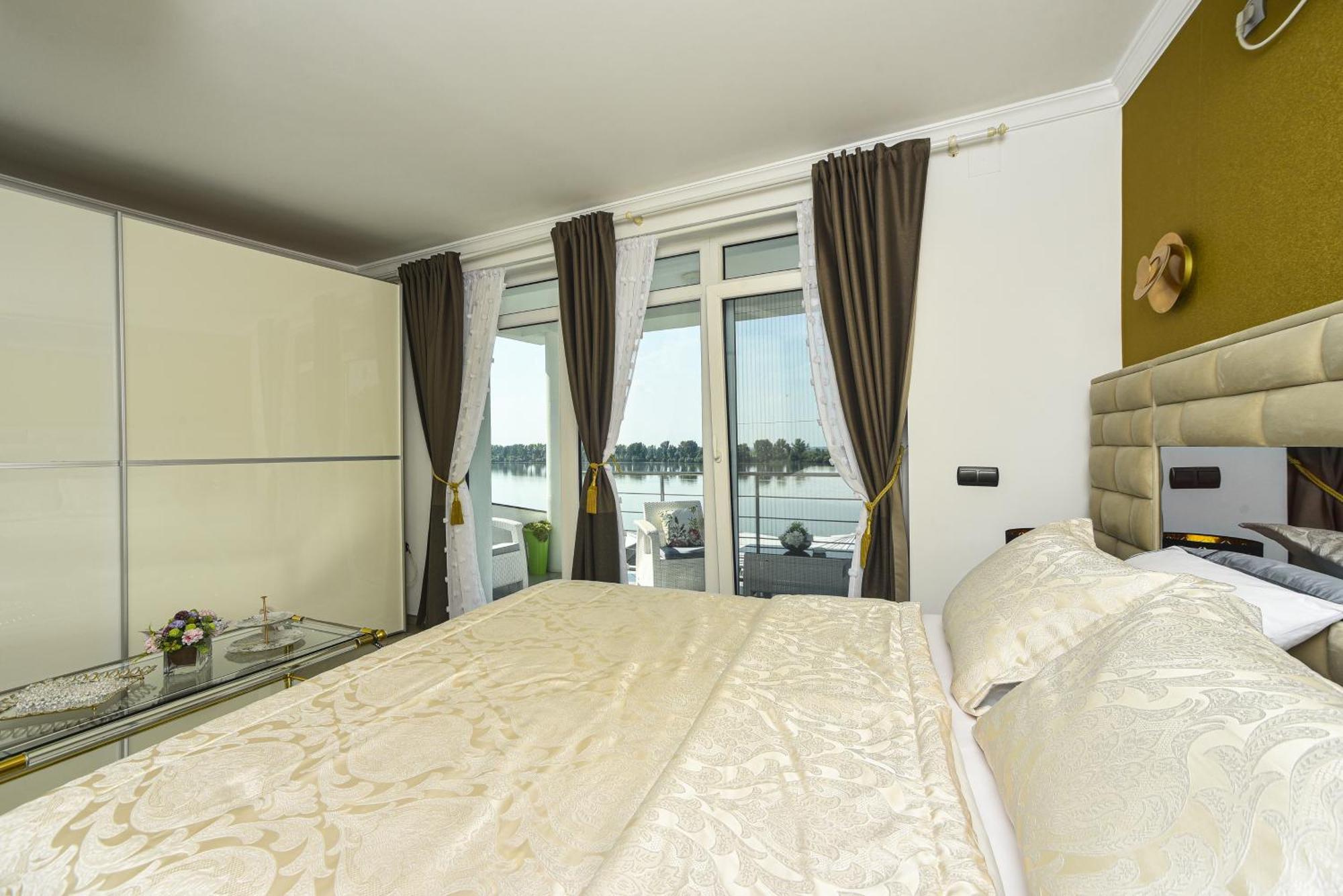 Apartments Villa Graf สเมเดเรโว ภายนอก รูปภาพ