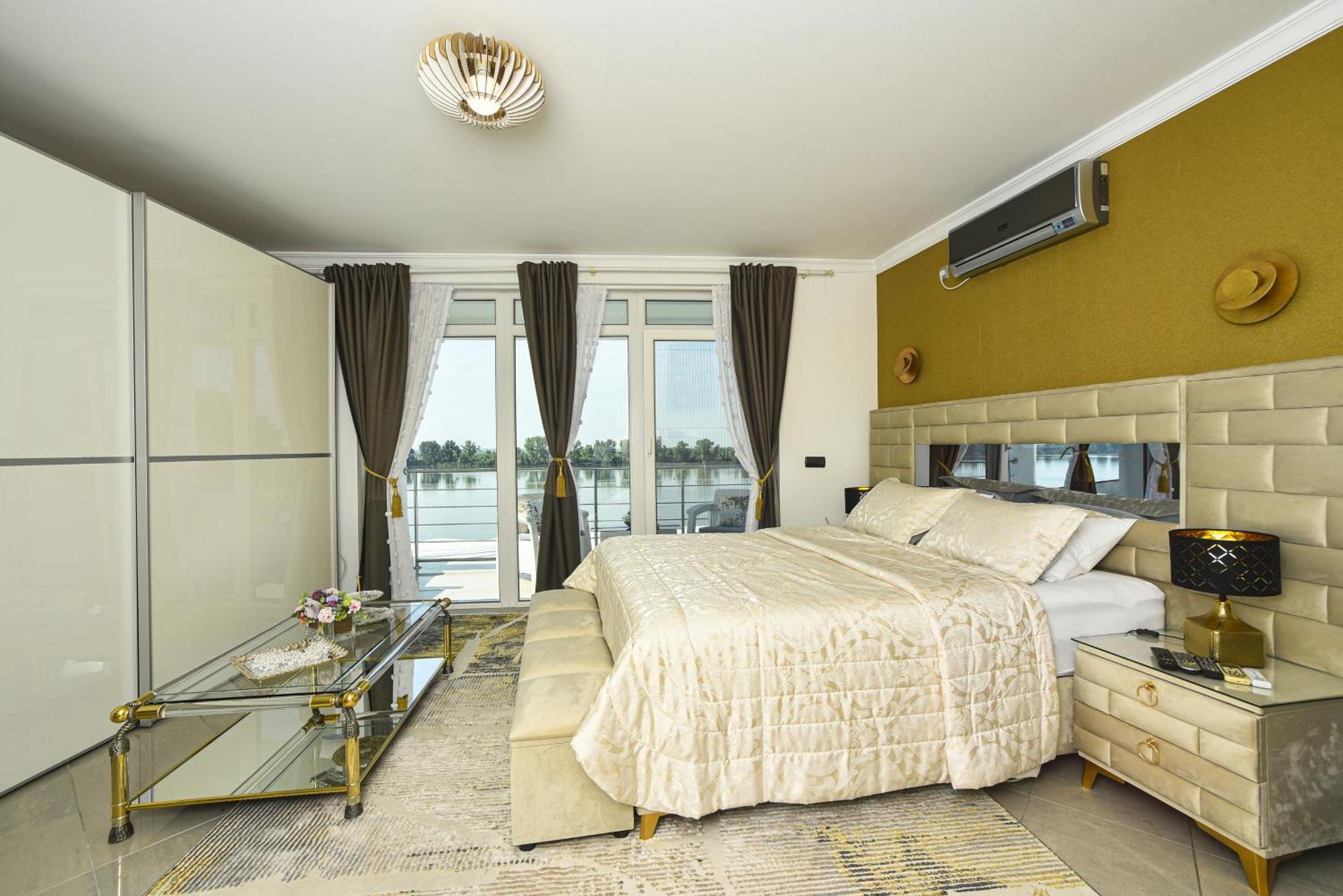 Apartments Villa Graf สเมเดเรโว ภายนอก รูปภาพ