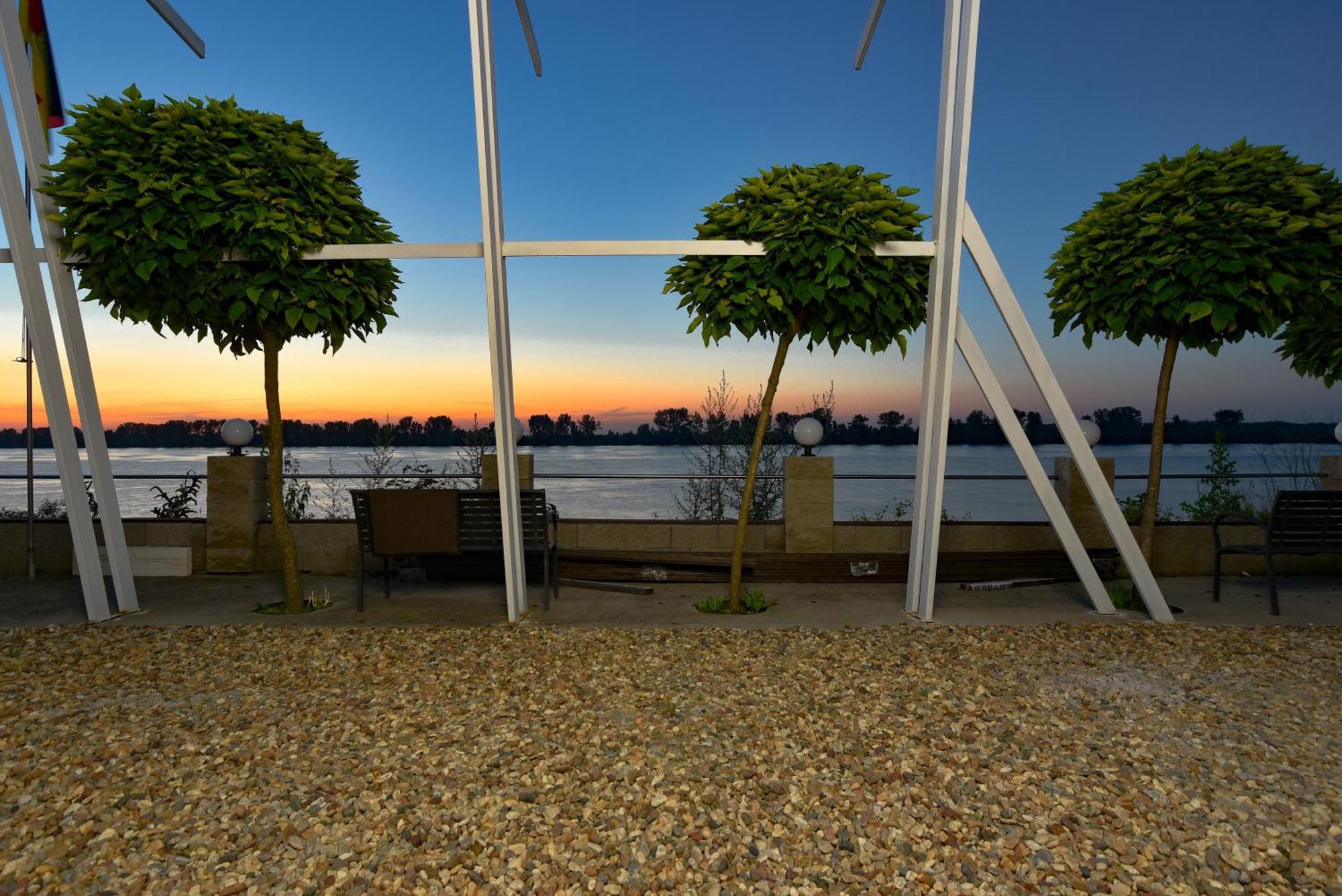 Apartments Villa Graf สเมเดเรโว ภายนอก รูปภาพ