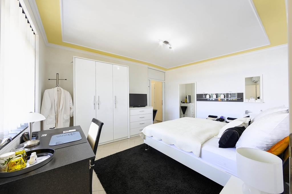 Apartments Villa Graf สเมเดเรโว ภายนอก รูปภาพ